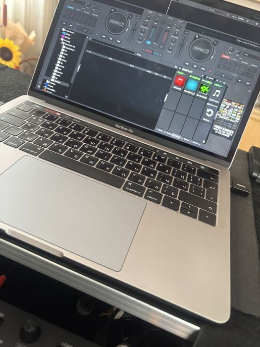 Apple MacBook Pro touch Bar 13.3"