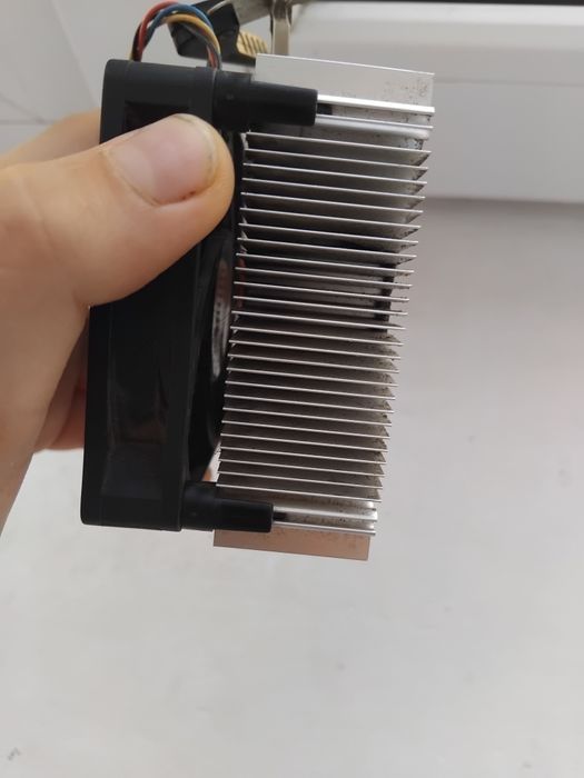 Vand cooler pe aer AMD Stock