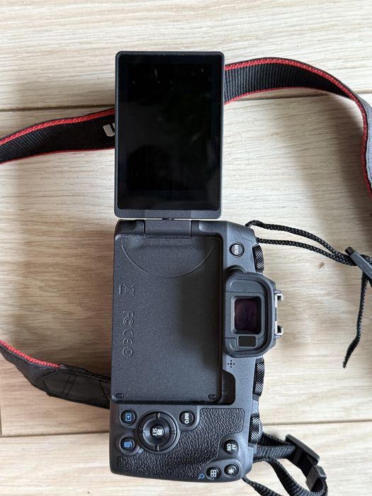 Беззеркалка Canon RP body