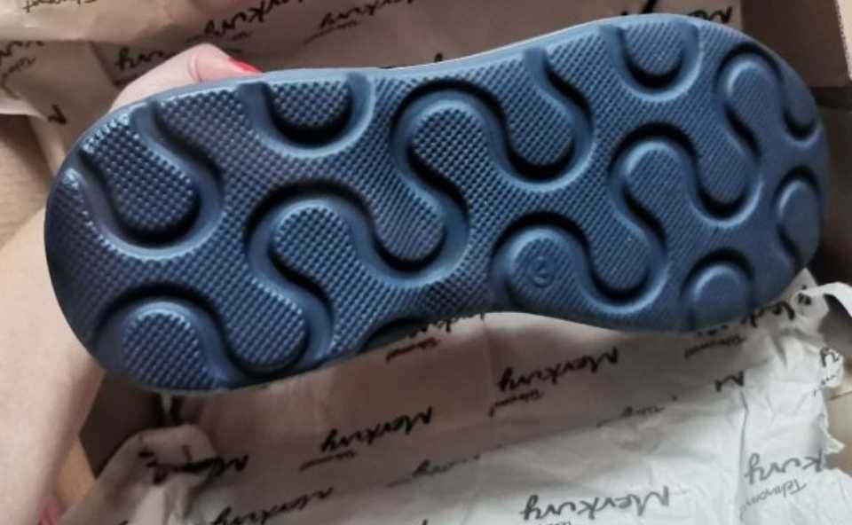 Дамски маратонки черно и червено от естествена кожа и велур