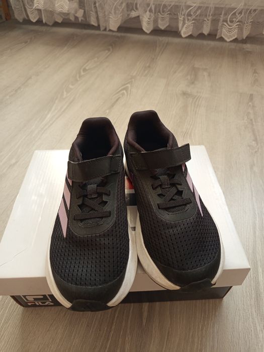 Маратонки Adidas номер 35