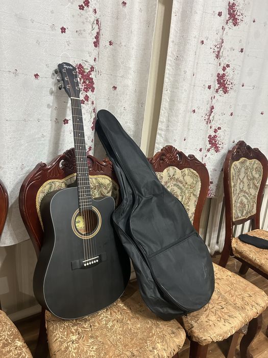 Гитара чехол и все причендалы новые