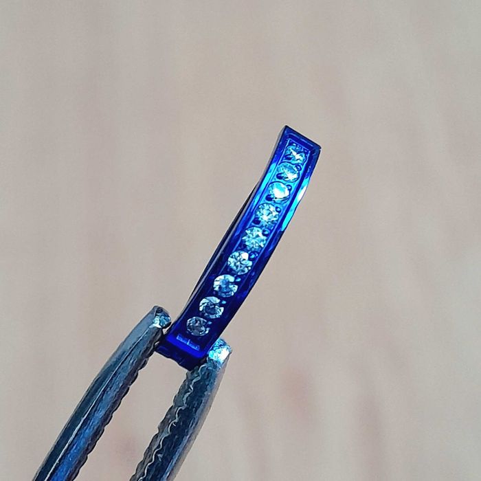 PIERCING CLICKER de titaniu albastru cu zirconiu cubic