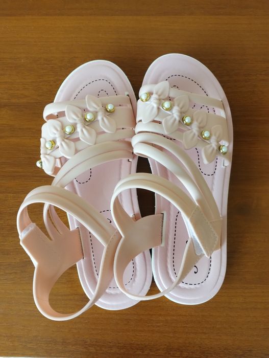 Сандали за момиче