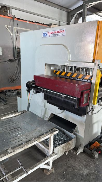 Кабельные лотки (перфорированные), кабельные стойки, полки и другие