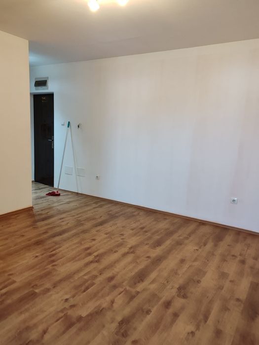 Vând apartament recent renovat cu 2 camere in Paleu.
