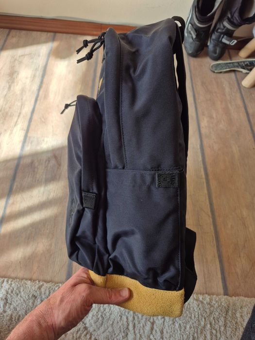 продавам НОВИ ОРИГИНАЛНИ раници Converse Eastpak