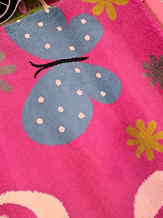 Детски килим на пеперуди