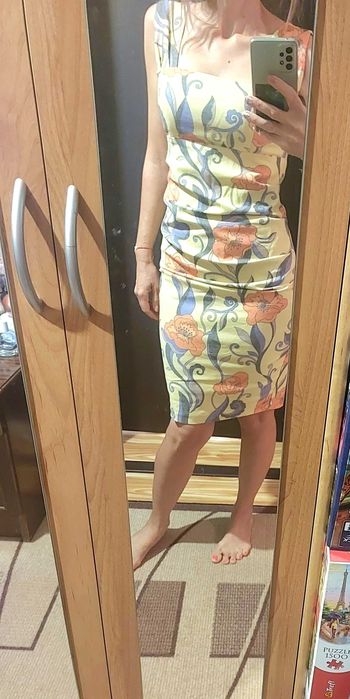 Рокля на цветя от Vivel Fashion.