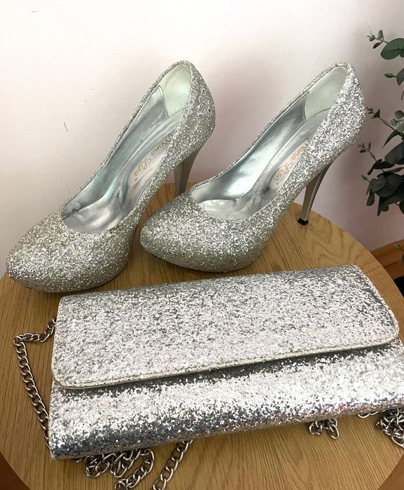 Комплект сребърни обувки с чанта