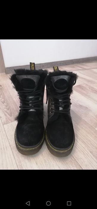 Продам зимнию  ботинку