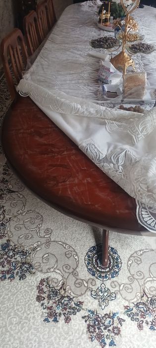 Stol sotiladi holati yaxshi ilshlatilgan