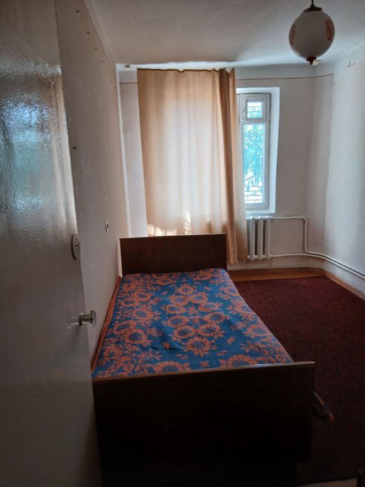 Сотувда дом  4 хона темир йул колледж якинида вокзал