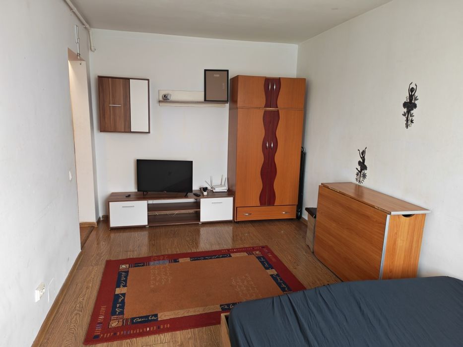 Închiriez garsonieră