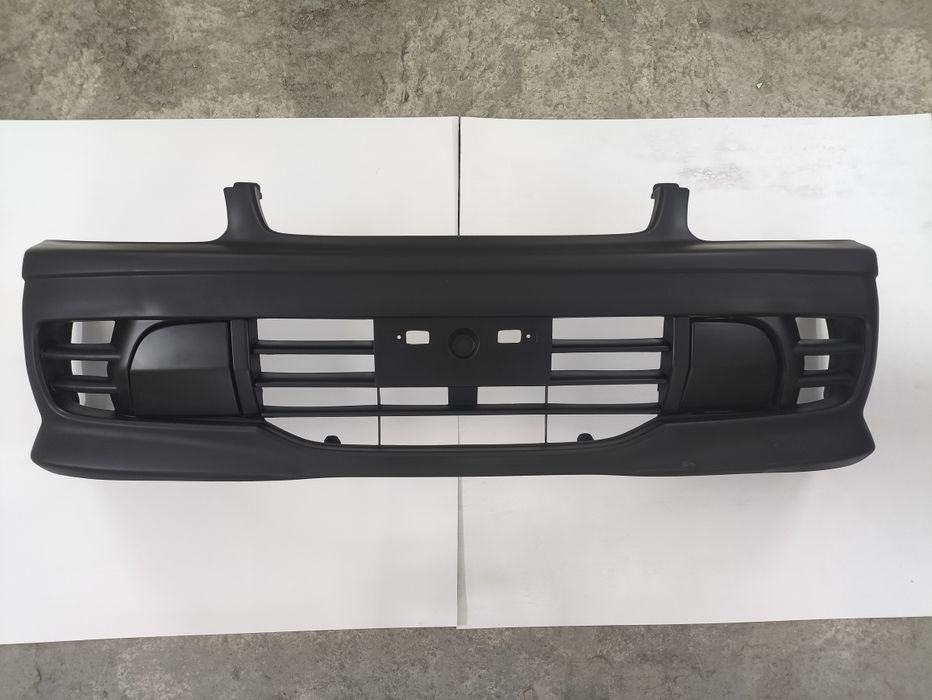 Передний бампер nissan r'nessa