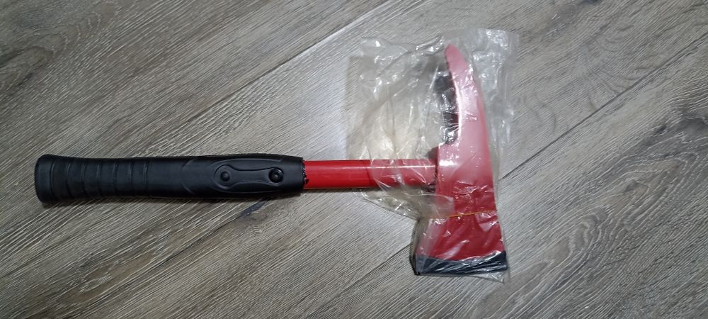 Топор пожарный новый