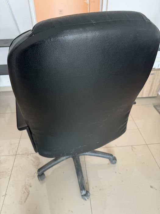 Офис оборудване {бюро,столове,секция}