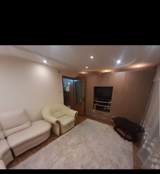 Închiriez apartament 3 camere