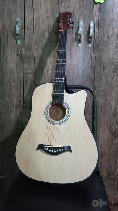 Akustik gitara bejiviy rangli