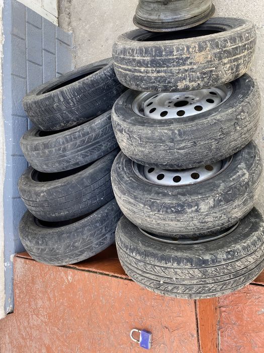 продам покрышки с дисками р14