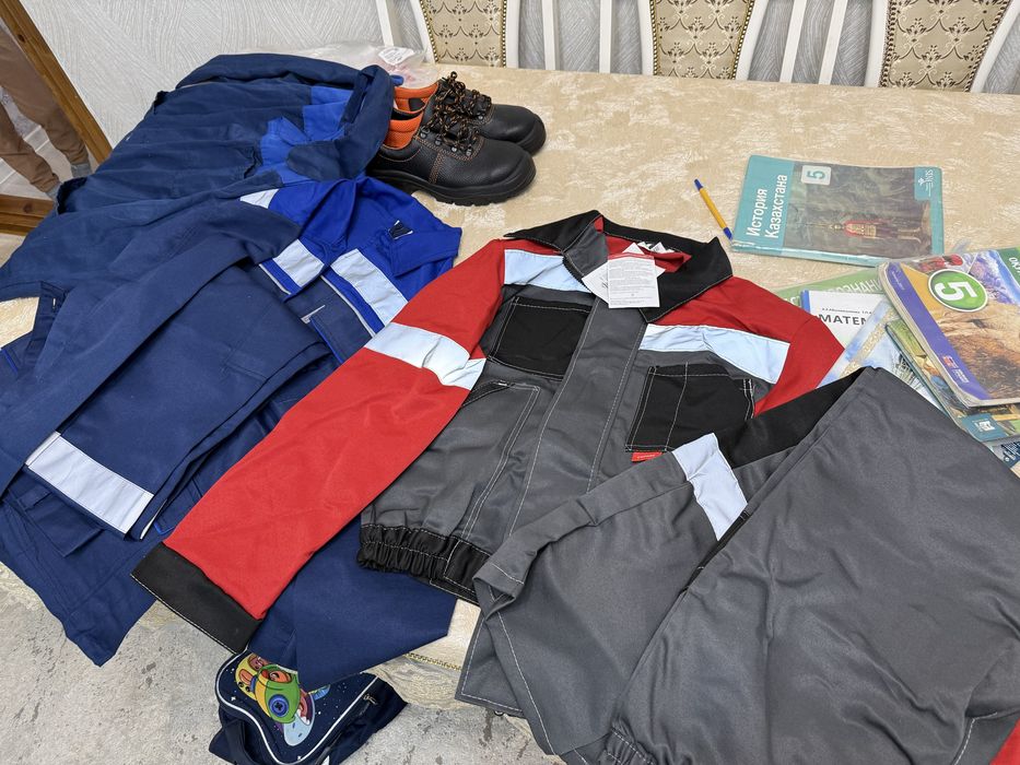 Продам спецовки халат и обувь  40 размер 46