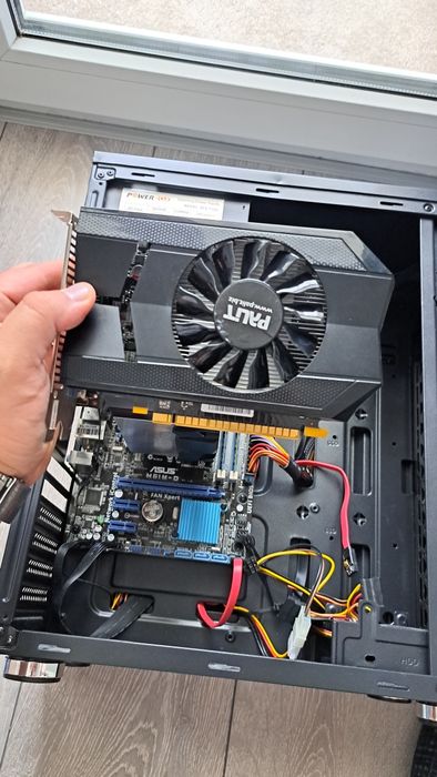 Компютър(без hdd/ssd) + части за компютър