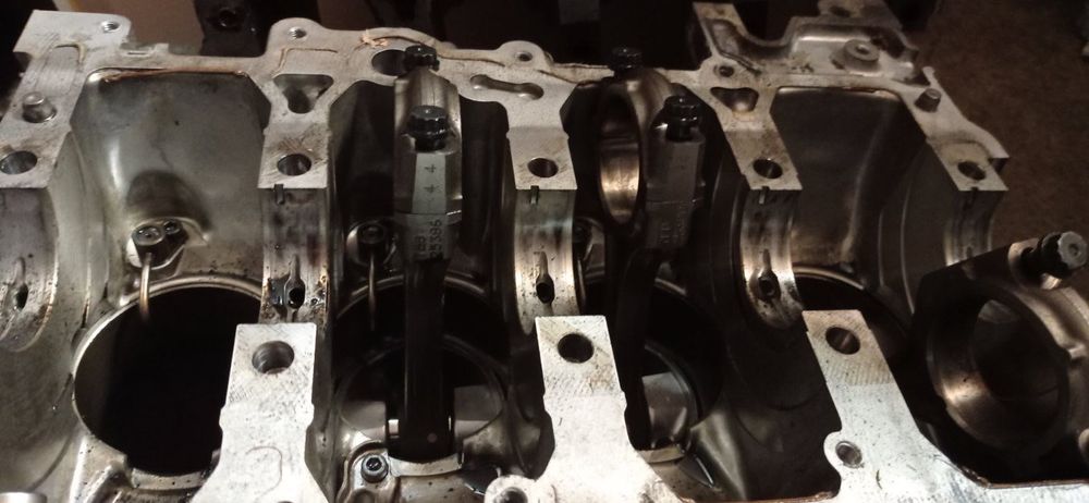 Части за двигател Т27 на тойота Авенсис