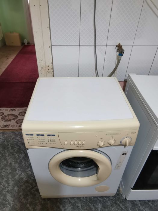 Mașină de spălat cu încărcare frontală Wirpool