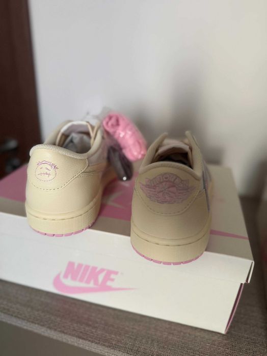 Travis Scott x Air Jordan 1 “Shy Pink”