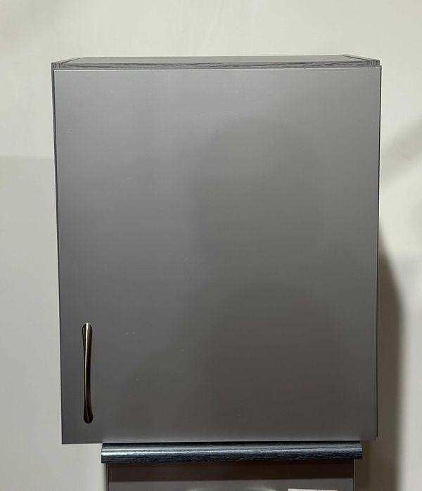 Dulap Suspendat cu usa; Corp solid de perete