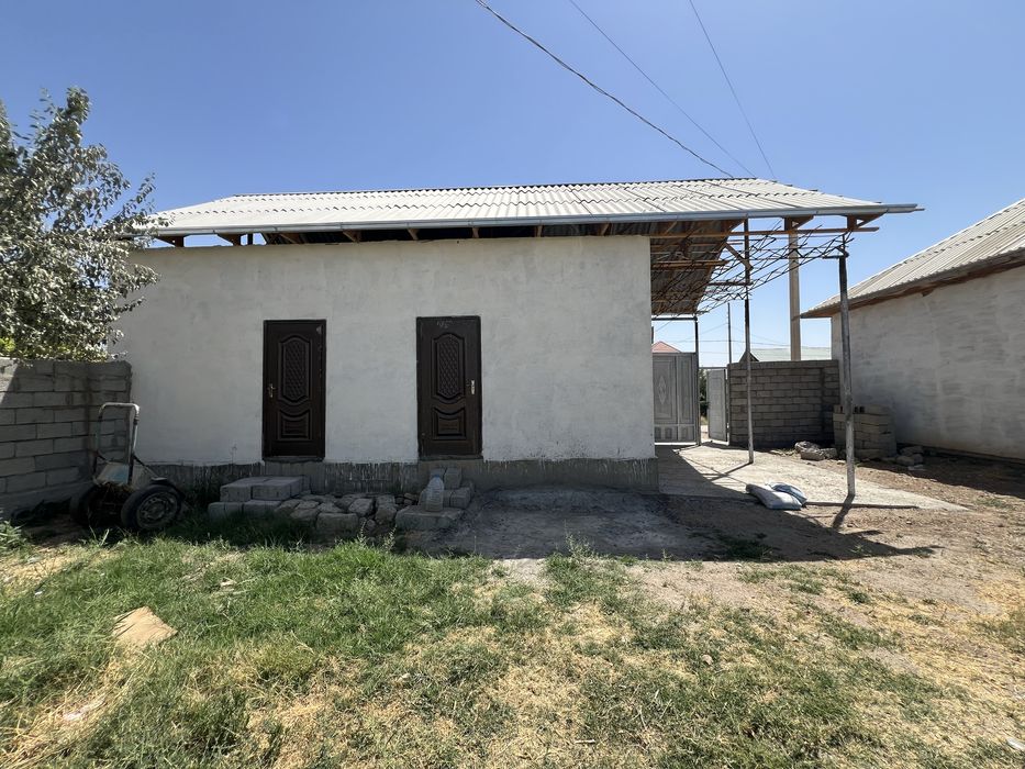 4,5 sotix 2 xona hovli uy sotiladi