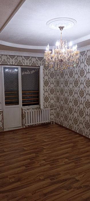 Квартира сотилади.