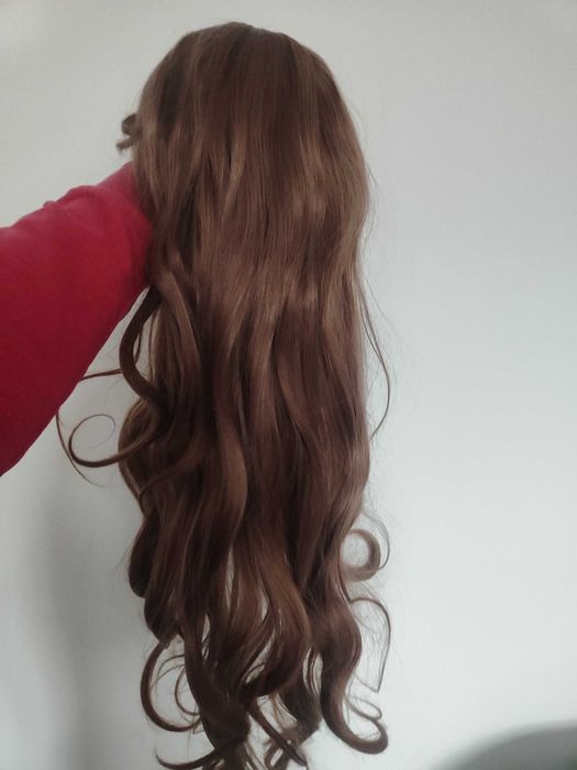 Перука на букли с бретон за 14€.