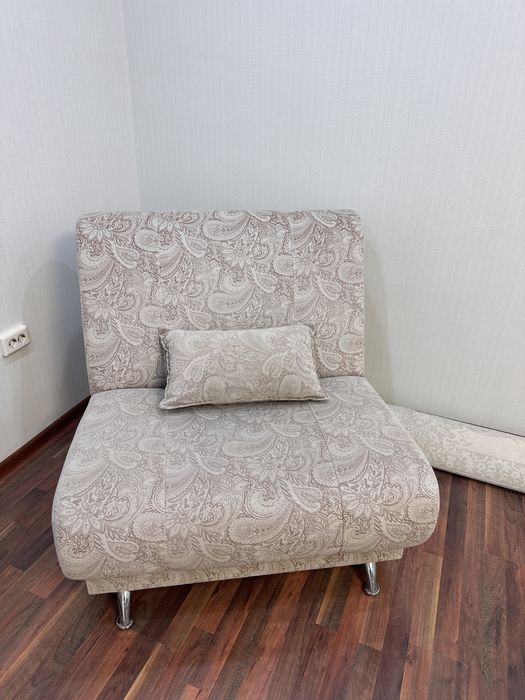 Продам диван с 2 креслами