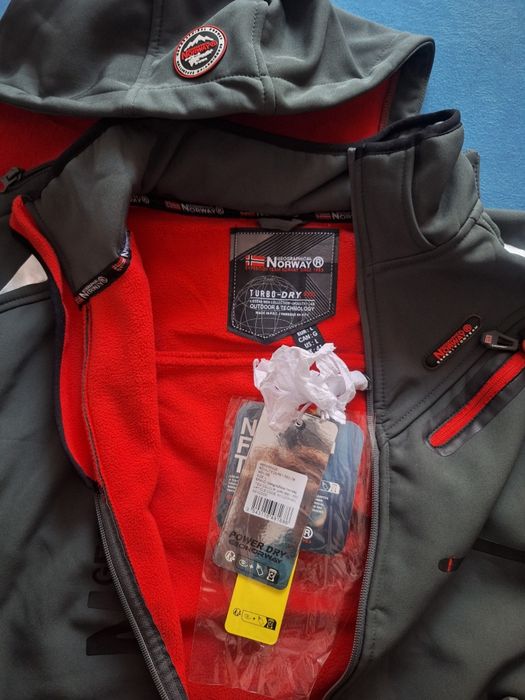 Geacă Geographical Norway L softshell, Nouă