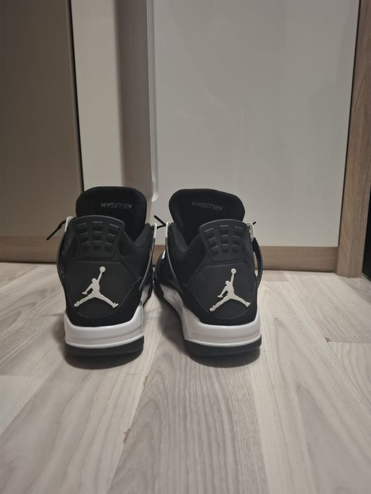Jordan 4 white thunder