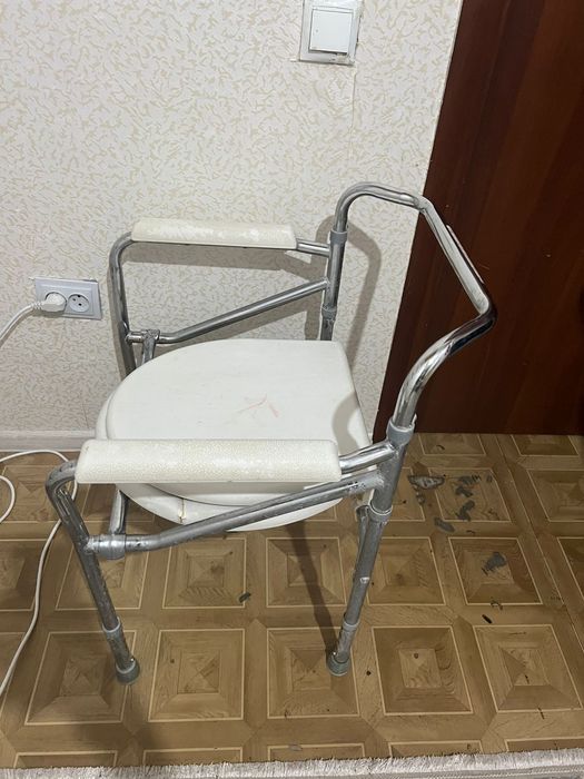 Санитарный.   стул