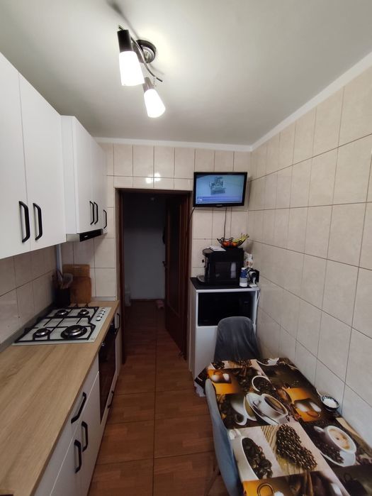 2 camere semidecomandat, Craiovita Noua, zona Materna