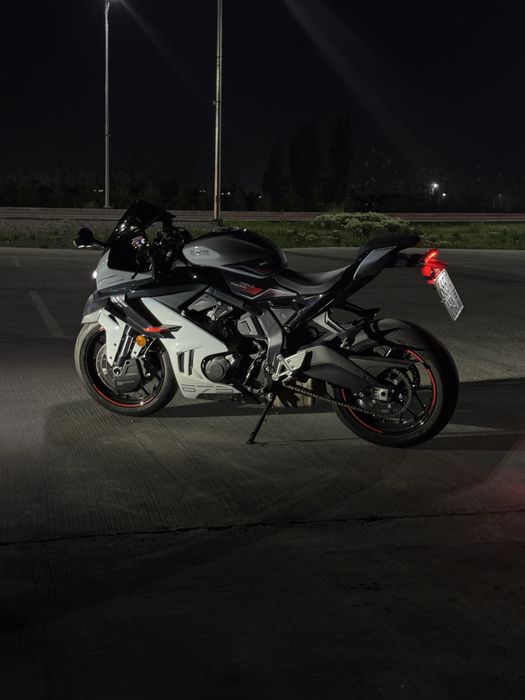 Мотоцикл Cfmoto 675SR-R, идеальное состояние.