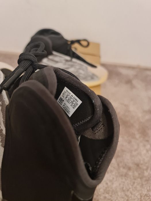 Vând - ghete adidas Yeezy Boost Quantum - originali