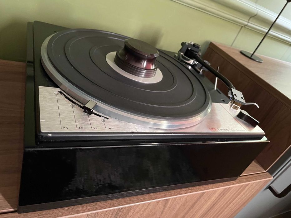 Грамофон Lenco L75 с множество подобрения