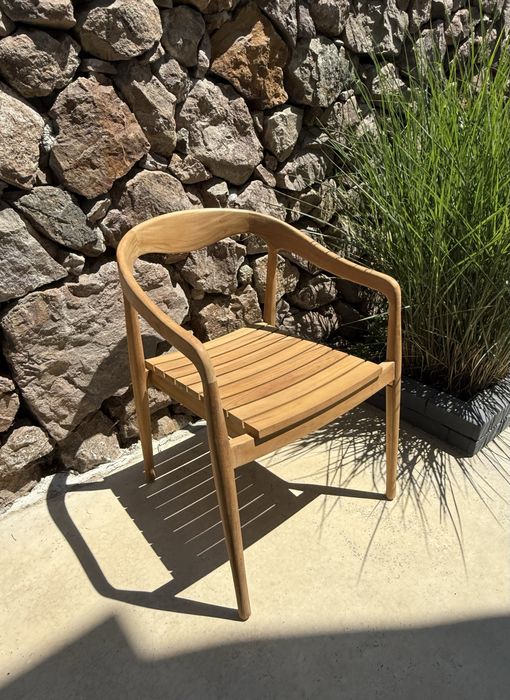 Стол от тиково дърво