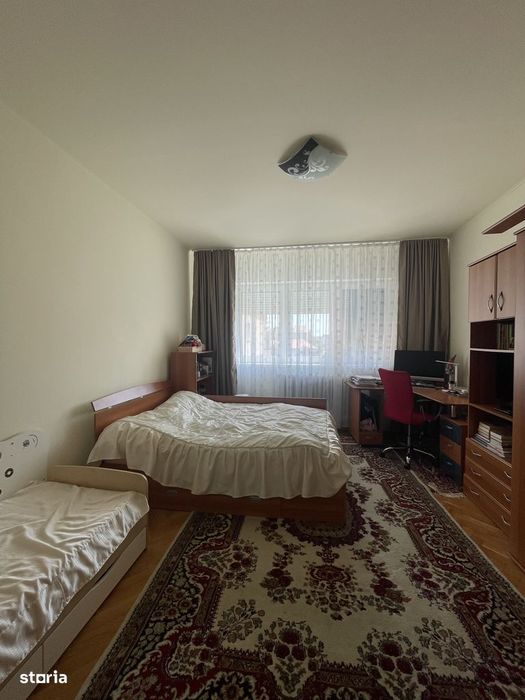 Apartament 4 camere cu GARAJ