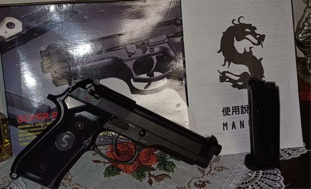 Pistol airsoft M9 GBB folosit