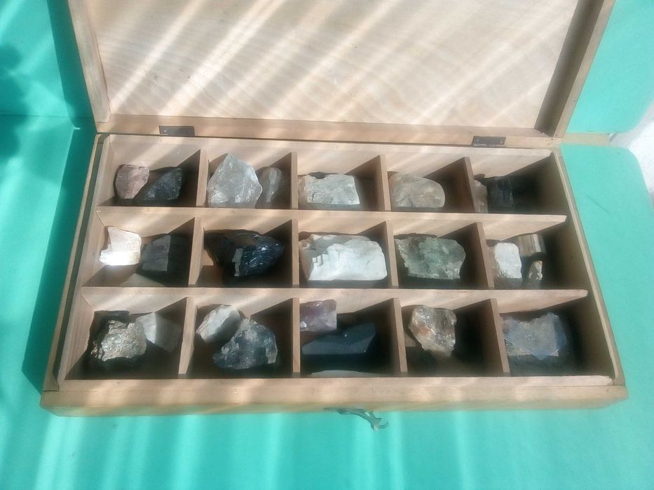 Сбирка,Учебна,Геоложка,Скални,Породи