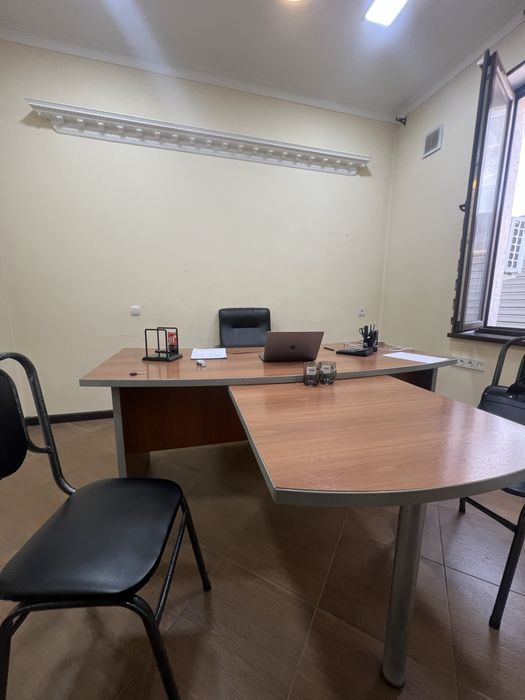 Ofisniu stol stul sotiladi