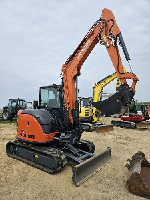 Excavator Hitachi 2022