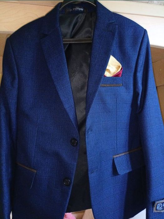 Костюм тройка на мальчика 7-8 лет, б/у, как новый.