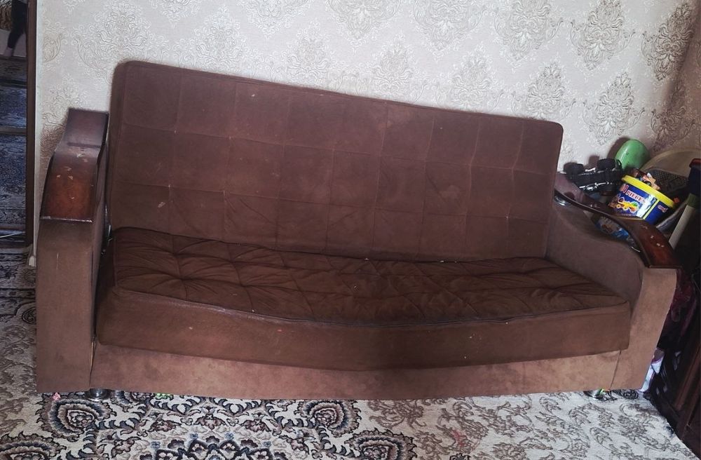 SROCHNA Divan va stenkani 1 millionga bervoraman.