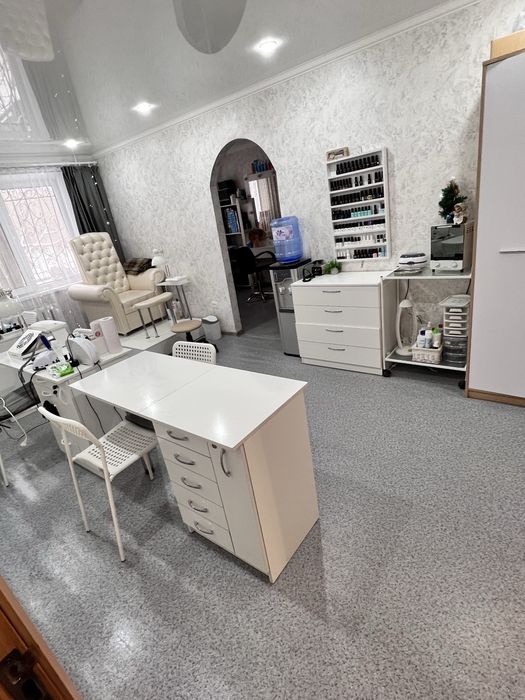 Сдам маникюрный стол